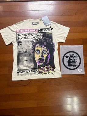 (NFC Scannable) Hellstar 'Breaking News' Graphic Tee - Cream with Purple Accents